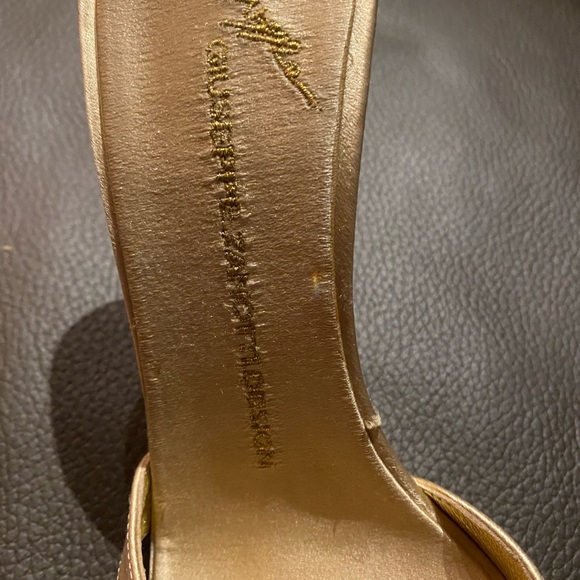 Authentic GIUSEPPE ZANOTTI elegant golden satin and leather evening shoes. - Picture 5 of 11